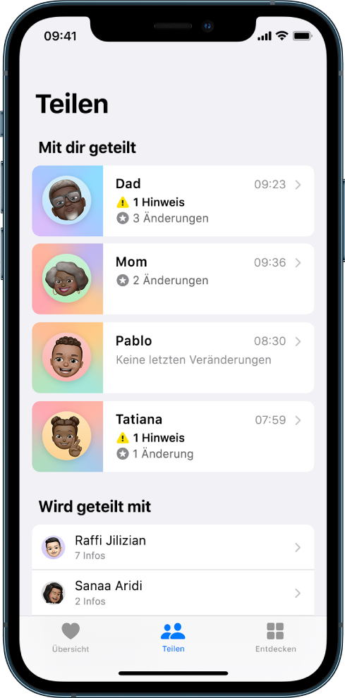 Der Bildschirm „Teilen“ in der App „Health“. In der Mitte befindet sich eine Liste mit Kontakten für „Mit dir geteilt“, für die jeweils Informationen wie „Hinweis“, „Änderungen“ und „Keine letzten Veränderungen“ angezeigt werden. Darunter befindet sich eine Liste mit Kontakten für „Wird geteilt mit“. Unter jedem Kontakt ist die Anzahl der Infos angegeben, die mit dem jeweiligen Kontakt geteilt werden. Unten auf dem Bildschirm befinden sich von links nach rechts die folgenden Tasten: „Übersicht“, „Teilen“ und „Entdecken“. „Teilen“ ist ausgewählt.