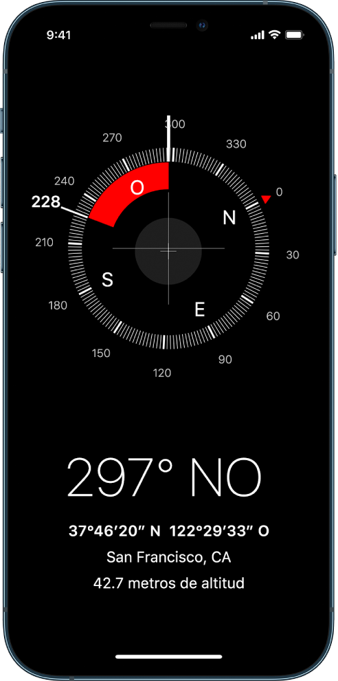 La pantalla de Brújula mostrando la dirección en la que apunta el iPhone así como tu ubicación y elevación actuales.
