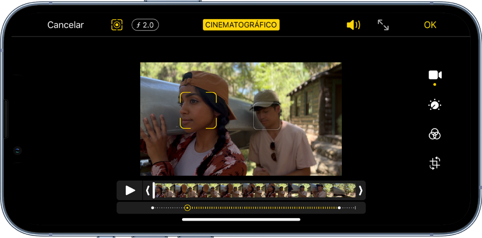 Pantalla Editar con un vídeo en modo Cine en orientación horizontal. En la parte superior izquierda de la pantalla se encuentran el botón Cancelar, el botón “Cine manual” y el de control de profundidad. En el centro de la parte superior de la pantalla, el botón Cine está seleccionado. En la parte superior derecha de la pantalla se encuentran los botones Volumen, “Usar pantalla completa” y OK. El vídeo está en el centro de la pantalla y hay un recuadro alrededor del sujeto enfocado. Debajo del vídeo está el visor de fotogramas que muestra el punto del vídeo donde cambia el sujeto enfocado. Las herramientas de edición se encuentran en la parte derecha de la pantalla, de arriba a abajo: Vídeo, “Ajustar color”, Filtro y Acortar.