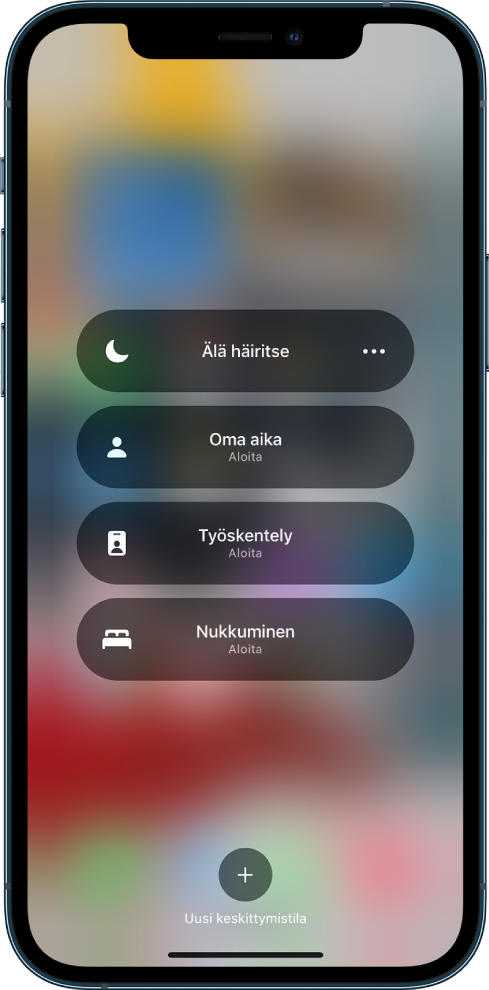 iPhonen lukittu näyttö, jossa näkyy Keskity-tilojen vaihtoehdot. Vaihtoehdot ovat ylhäältä alas Älä häiritse, Oma aika, Työskentely, Nukkuminen ja Uusi keskittymistila.