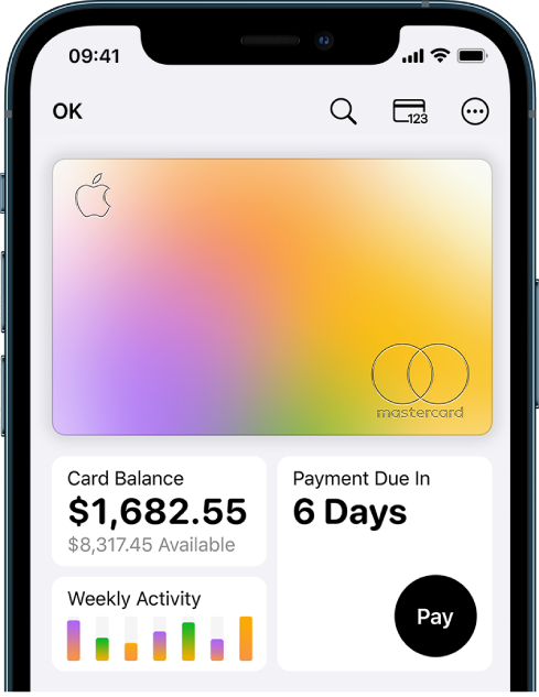 L’Apple Card dans Cartes, avec le bouton Plus en haut à droite, le solde total et l’activité hebdomadaire en bas à gauche et le bouton Payer en bas à droite.