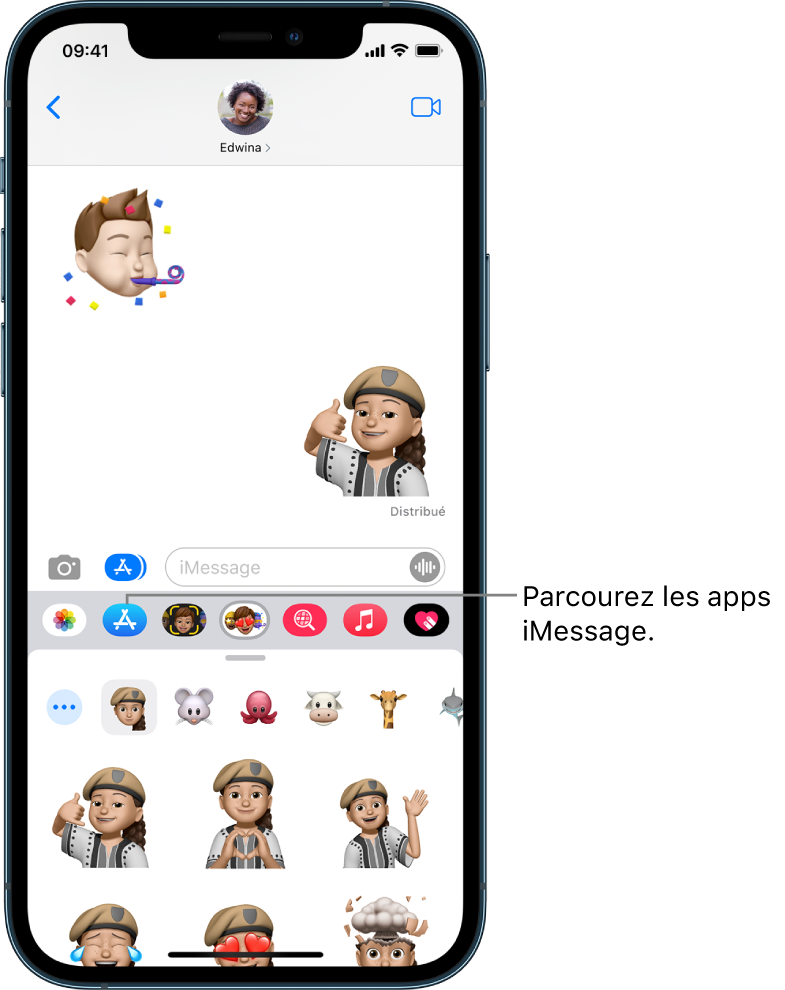 Une conversation Messages, avec le bouton Navigateur d’apps iMessage sélectionné. Le tiroir d’apps ouvert affiche des autocollants d’émoticônes.