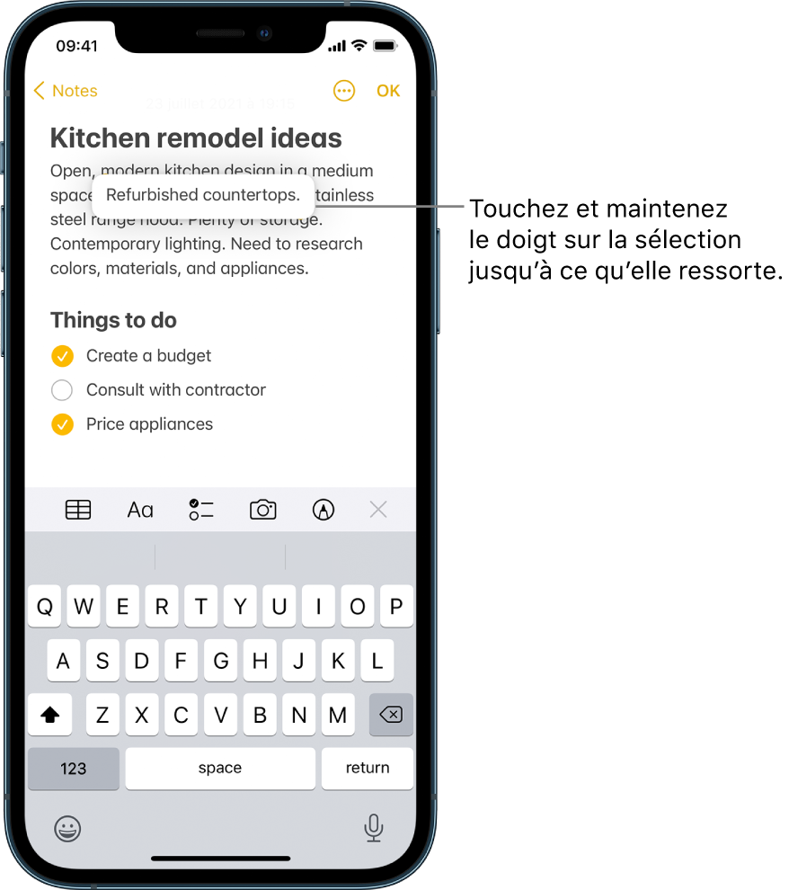 Dans une note de l’app Notes, un utilisateur maintient son doigt sur une expression sélectionnée ; elle semble alors se soulever.