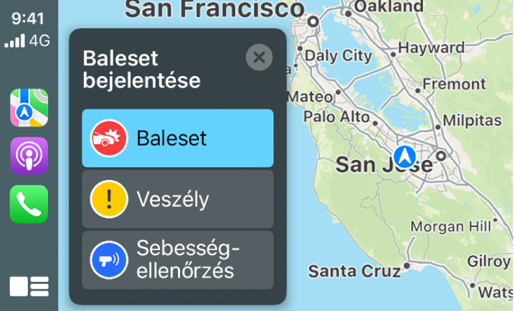 A CarPlay képernyője, amelynek bal oldalán a Térképek, a Podcastok és a Telefon ikonjai láthatók, jobb oldalán pedig az aktuális terület térképe egy közúti baleset, veszély vagy sebesség-ellenőrzés bejelentése közben.