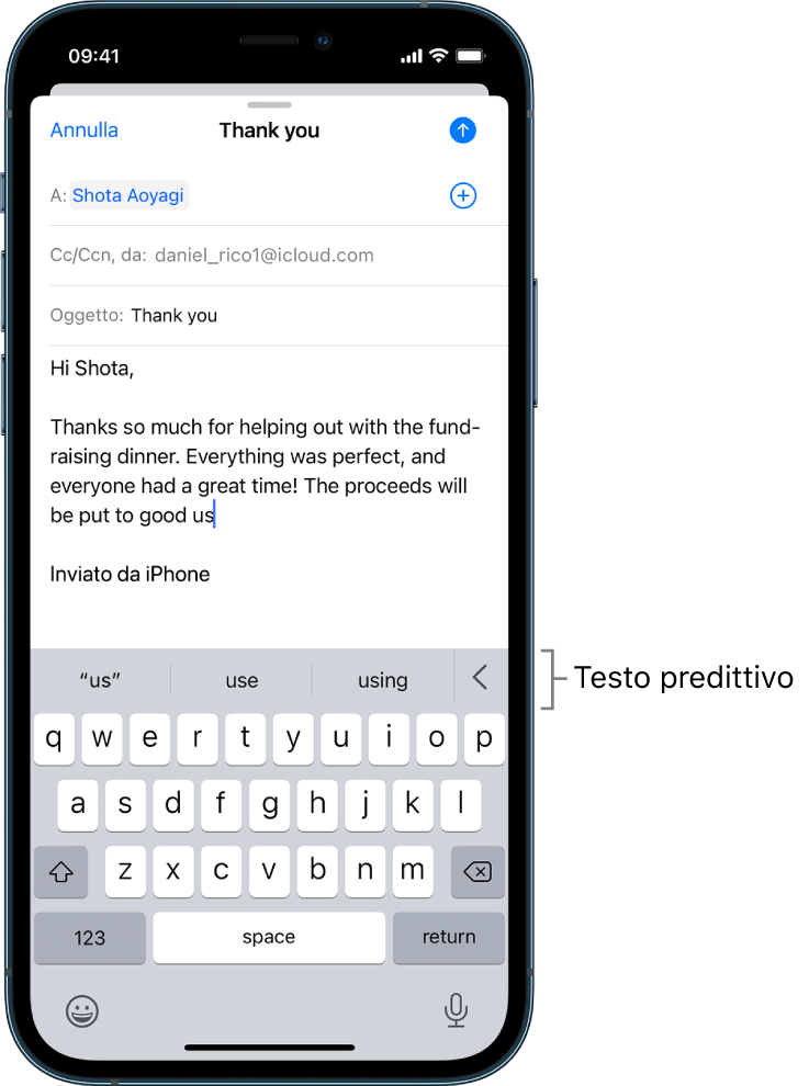 Un messaggio di Mail che mostra un'e-mail che viene modificata, con suggerimenti per completare la parola successiva.