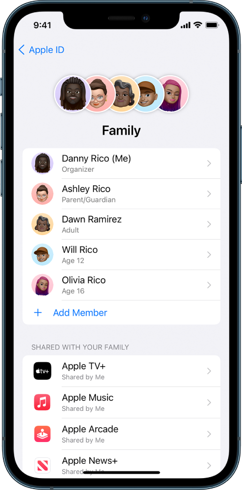 „Settings“ esantis ekranas „Family Sharing“. Į sąrašą įtraukti penki šeimos nariai, su šeima dalijamasi 4 abonementais.