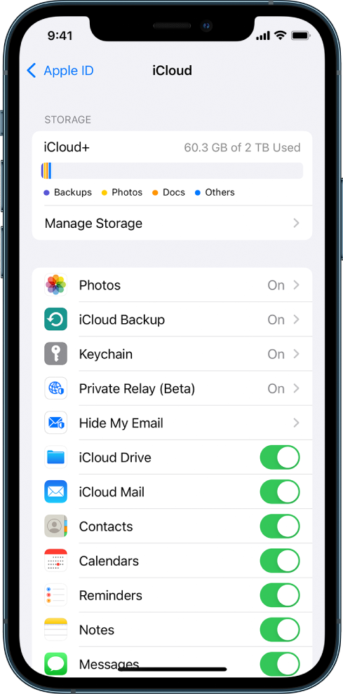 iCloud iestatījumu ekrāns, kurā redzams iCloud krātuves mērītājs un ar iCloud lietojamo lietotni un funkciju saraksts, tostarp lietotne Mail, Contacts un Messages.