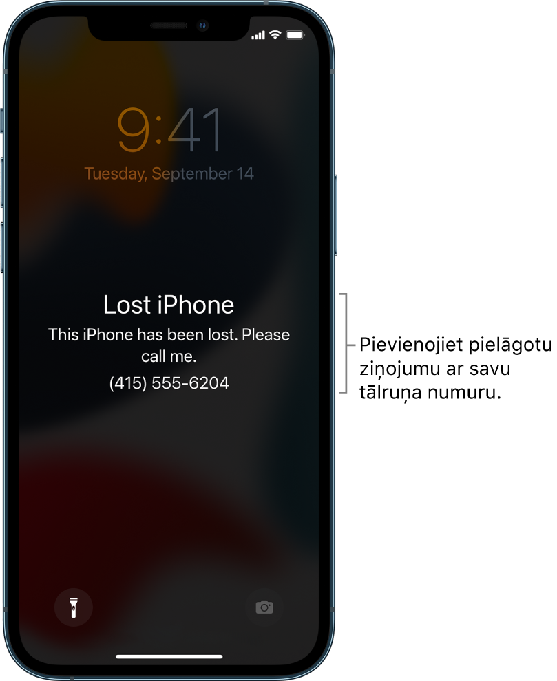 Bloķēts iPhone tālruņa ekrāns ar ziņojumu: “Lost iPhone. This iPhone has been lost. Please call me. (415) 555-6204.” Varat pievienot pielāgotu ziņojumu ar savu tālruņa numuru.