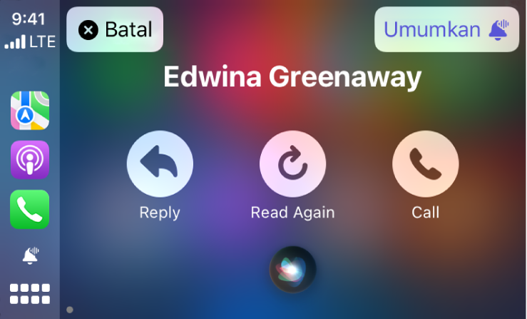 Siri memaparkan pilihan Balas, Baca Lagi dan Panggil untuk mesej teks masuk dalam CarPlay. Di bahagian kiri atas ialah butang Batal dan di bahagian kanan atas ialah butang Umumkan.