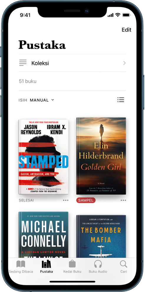 Skrin Pustaka dalam app Buku. Di bahagian atas skrin ialah butang Koleksi dan pilihan pengisihan. Pilihan isih Terkini dipilih. Di bahagian tengah skrin ialah kulit buku dalam pustaka. Di bahagian bawah skrin ialah, dari kiri ke kanan, tab Sedang Dibaca, Pustaka, Kedai Buku, Buku Audio dan Cari.