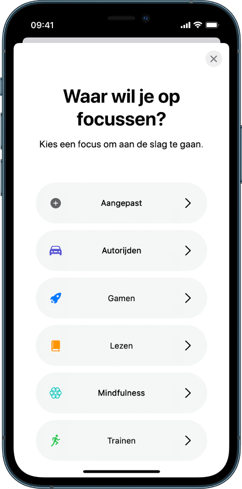 Het focusconfiguratiescherm, met van boven naar beneden de volgende focusopties: 'Aangepast', 'Autorijden', 'Trainen', 'Gamen', 'Mindfulness' en 'Lezen'.