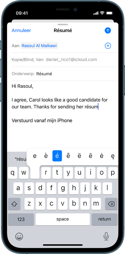 Een scherm met een e-mail die wordt opgesteld. Het toetsenbord is geopend en toont alternatieve accenttekens die worden weergegeven wanneer je je vinger op de toets "E" houdt.