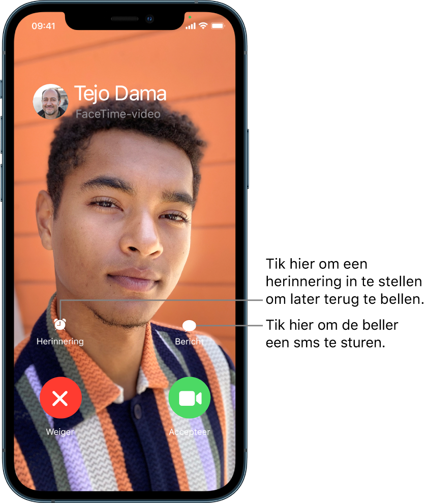 Het scherm voor inkomende gesprekken. In de bovenste rij onder in het scherm staan, van links naar rechts, de knoppen 'Herinnering' en 'Bericht'. In de onderste rij staan, van links naar rechts, de knoppen 'Weiger' en 'Accepteer'.