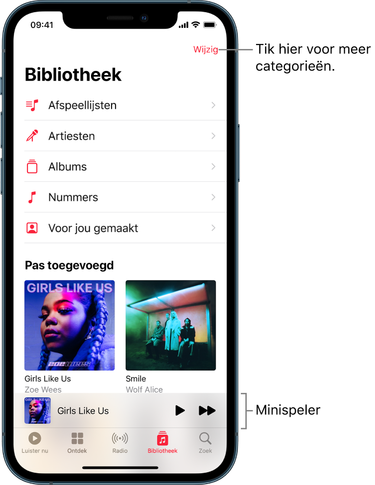 Het Bibliotheek-scherm met een lijst categorieën, waaronder 'Afspeellijsten', 'Artiesten', 'Albums' en 'Nummers'. De kop 'Pas toegevoegd' wordt onder de lijst weergegeven. In de minispeler zie je de titel van het huidige nummer, met de knoppen 'Speel af' en 'Volgende' onderin.