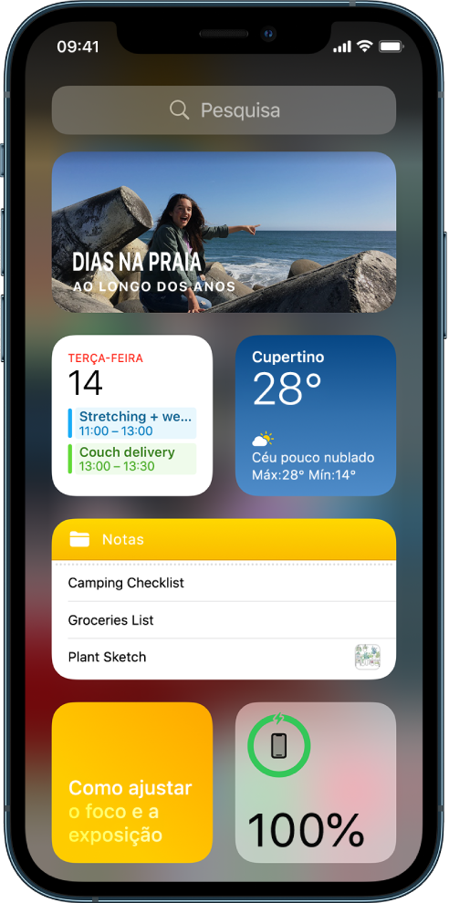 Widgets na galeria de widgets do iPhone, incluindo Fotografias, Calendário e Meteorologia.