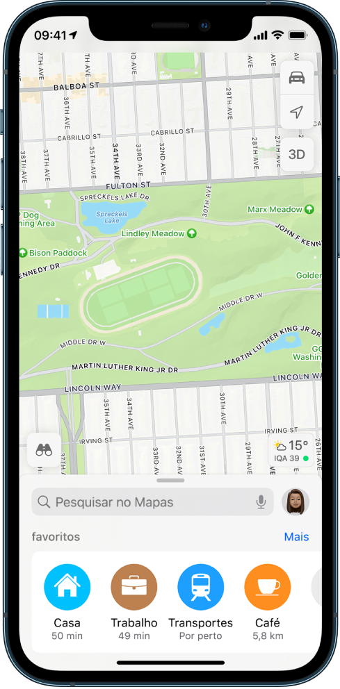 Um mapa de um parque e quatro favoritos na parte inferior do ecrã. Os favoritos são Casa, Trabalho, Transportes e Café.