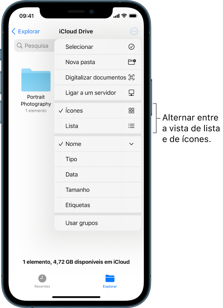 Uma localização de iCloud Drive para ficheiros de fotografias. Os elementos estão ordenados por nome e são compostos por uma pasta denominada “Remodelação da casa de campo” e seis documentos: Paragem no deserto, Azul Catarina, Lago, Sombras nas folhas, Flip do Marco e Verde Susana. Um botão para mudar entre a vista de lista e vista de ícones aparece no canto superior direito.