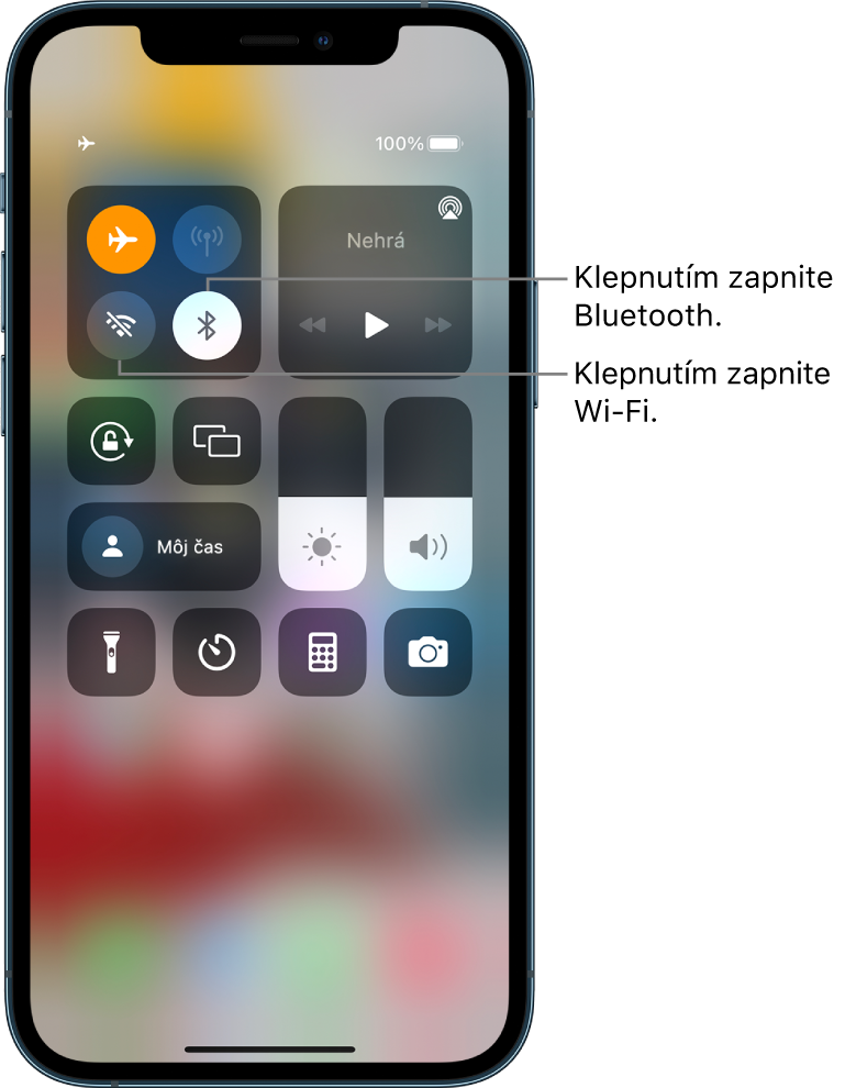 Ovládacie centrum zo zapnutým režimom Lietadlo. V blízkosti ľavého horného rohu Ovládacieho centra sa zobrazujú tlačidlá na zapnutie rozhraní Wi-Fi a Bluetooth.