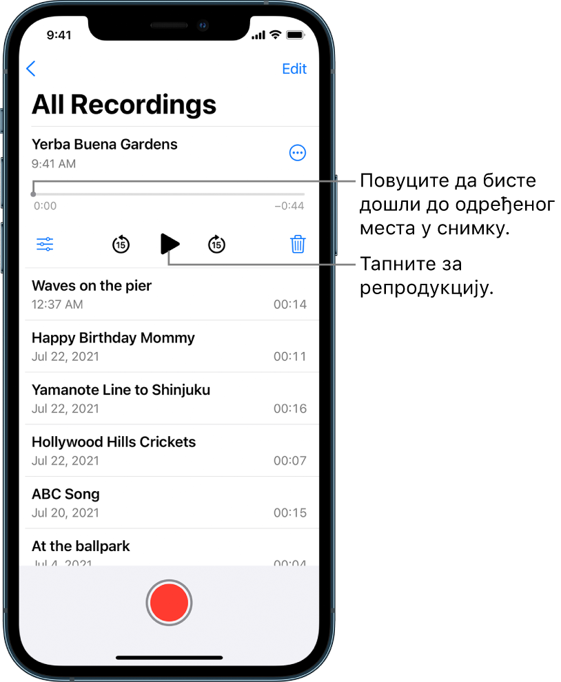 Екран са Voice Memo листом на чијем је врху изабрани снимак. На временској линији снимања се налази глава за репродукцију, коју можете да повучете како бисте прешли на одређени део снимка. На крајевима временске линије је наведено време почетка и време завршетка. Изнад временске линије је дугме More Actions, на које можете да тапнете да бисте копирали, делили, уређивали или дуплирали снимак и урадили још много тога. Испод временске линије су дугме Playback Settings које можете да користите за подешавање опција репродукције, дугме за премотавање 15 секунди уназад, дугме за покретање репродукције, дугме за премотавање 15 секунди унапред и дугме за брисање. Испод ових контрола је листа снимака која се може отворити тапом.