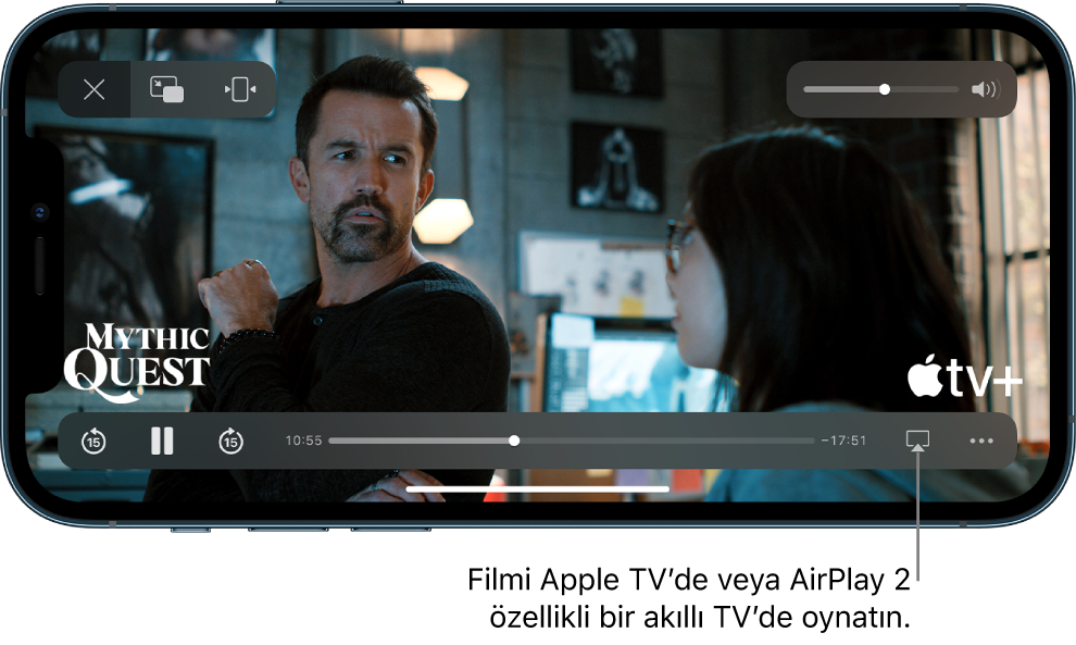 iPhone ekranında bir film oynatılıyor. Ekranın en altında, sağ alt taraftaki AirPlay düğmesi de dahil olmak üzere oynatma denetimleri bulunuyor.
