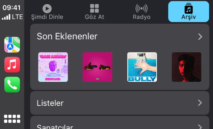 Son eklenen bir grup parçanın gösterildiği CarPlay ekranı.