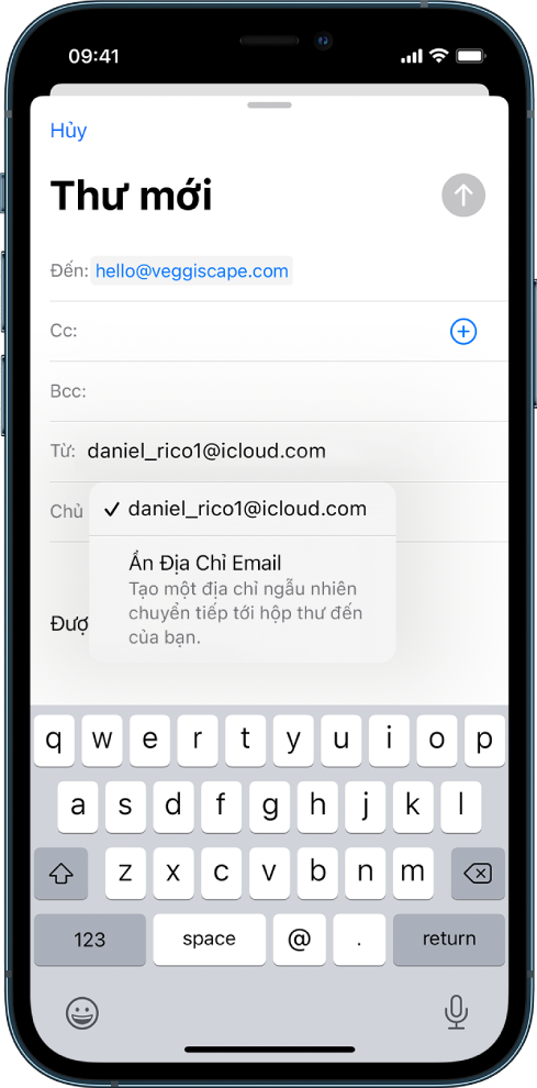 Một email nháp đang được soạn. Trường Từ được chọn với hai tùy chọn được liệt kê ở bên dưới – một địa email cá nhân và Ẩn Địa Chỉ Email.