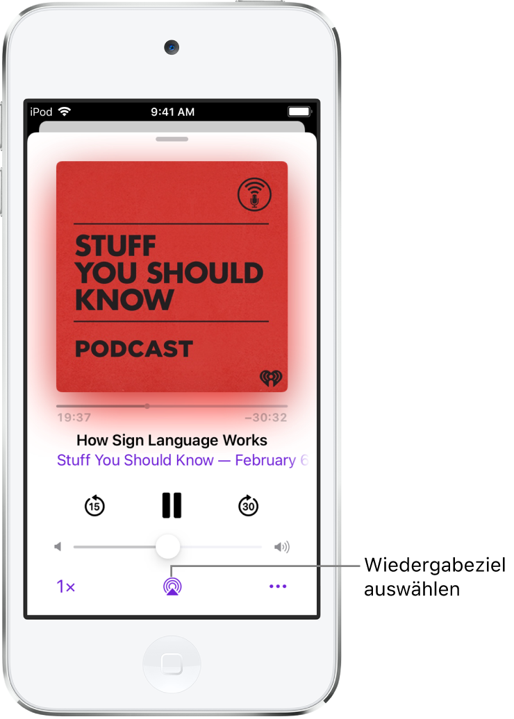 Die Steuerelemente für einen Podcast, einschließlich der Taste „Wiedergabeziel“ unten auf dem Bildschirm.