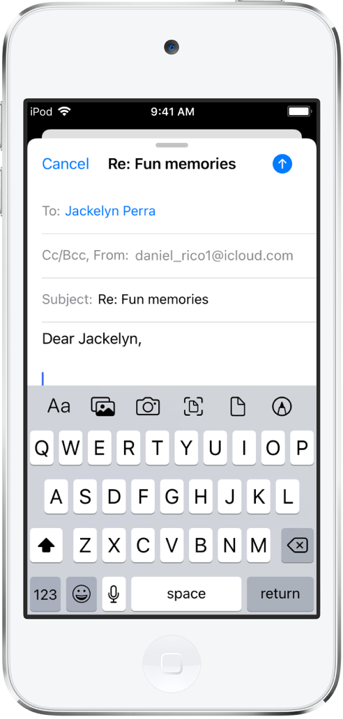 Email draf sedang ditulis dengan pilihan lampiran terlihat di sepanjang tengah layar. Terdapat pilihan untuk menyisipkan teks, menyisipkan gambar, mengambil foto, memindai dokumen, menyisipkan file yang disimpan, atau menggambar di email.