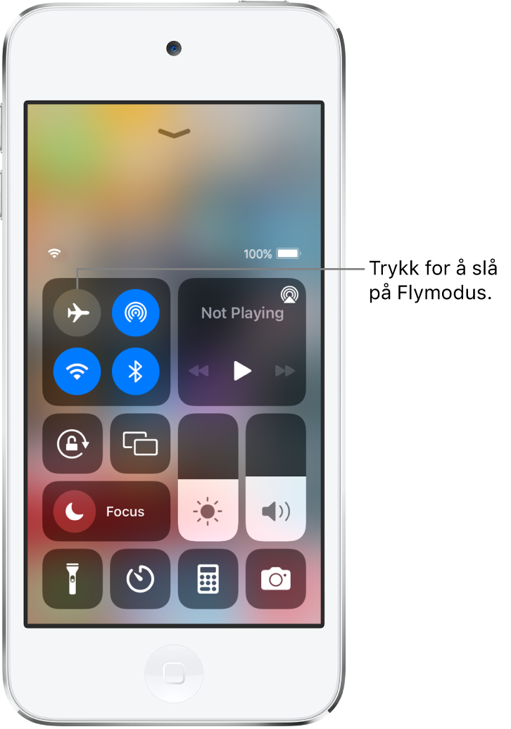 Kontrollsenter-skjermen viser at et trykk på knappen øverst til venstre slår på Flymodus.