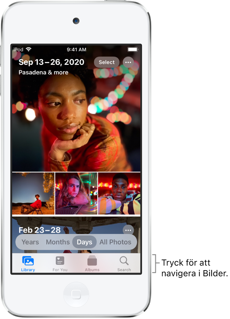 Bildbiblioteket i dagvyn. Ett urval bildminiatyrer fyller skärmen. Överst till vänster på skärmen visas datum och plats där bilderna togs. Överst till höger finns knapparna Välj och Fler alternativ. Under miniatyrbilderna finns alternativ för att visa bildbiblioteket efter År, Månader, Dagar och Alla bilder. Längst ned finns knapparna Bibliotek, För dig, Album och Sök.