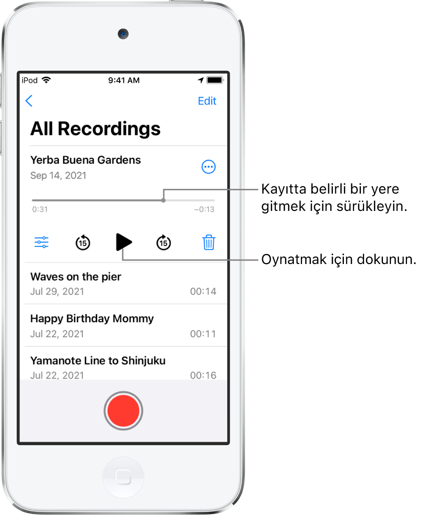 En üstte seçilen kayıt ile birlikte Sesli Notlar listesi ekranı. Kayıt zaman ekseninde bir oynatma çubuğu ve çubuğun uçlarında başlangıç ve bitiş zamanları var. Zaman ekseninin alt tarafında kaydı düzenlemek, çoğaltmak veya paylaşmak için dokunabileceğiniz Diğer düğmesi, 15 saniye geriye atla düğmesi, çal düğmesi, 15 saniye ileriye atla düğmesi ve sil düğmesi bulunuyor. Bu denetimlerin altında bir dokunuşla açabileceğiniz kayıtlardan oluşan bir liste var.