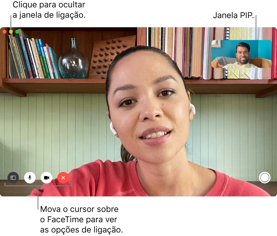 Mova o cursor sobre a janela do FaceTime para ver as opções de ligação, como os botões Barra Lateral, Mudo, Desligar, Silenciar Vídeo, Tela Cheia e Live Photo. Clique no botão do meio no canto superior esquerdo para ocultar a janela de ligação. A janela PIP aparece no canto superior direito.