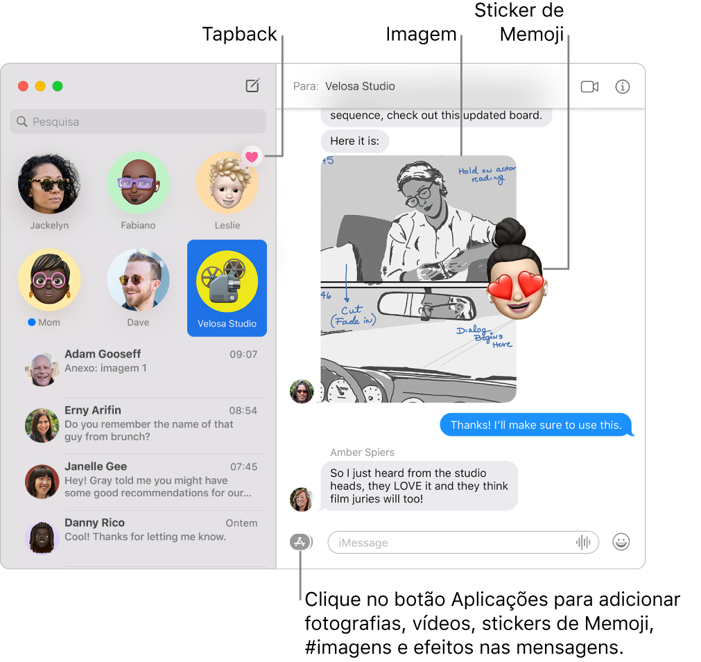 A janela da aplicação Mensagens com várias conversas listadas na barra lateral à esquerda e uma transcrição apresentada à direita. Alguns elementos estão realçados: um Tapback por cima de uma conversa afixada à esquerda e uma imagem e um sticker de Memoji na transcrição à direita. Clique no botão Aplicações na parte inferior da janela para adicionar fotografias, stickers de Memoji, #imagens e efeitos de mensagens.