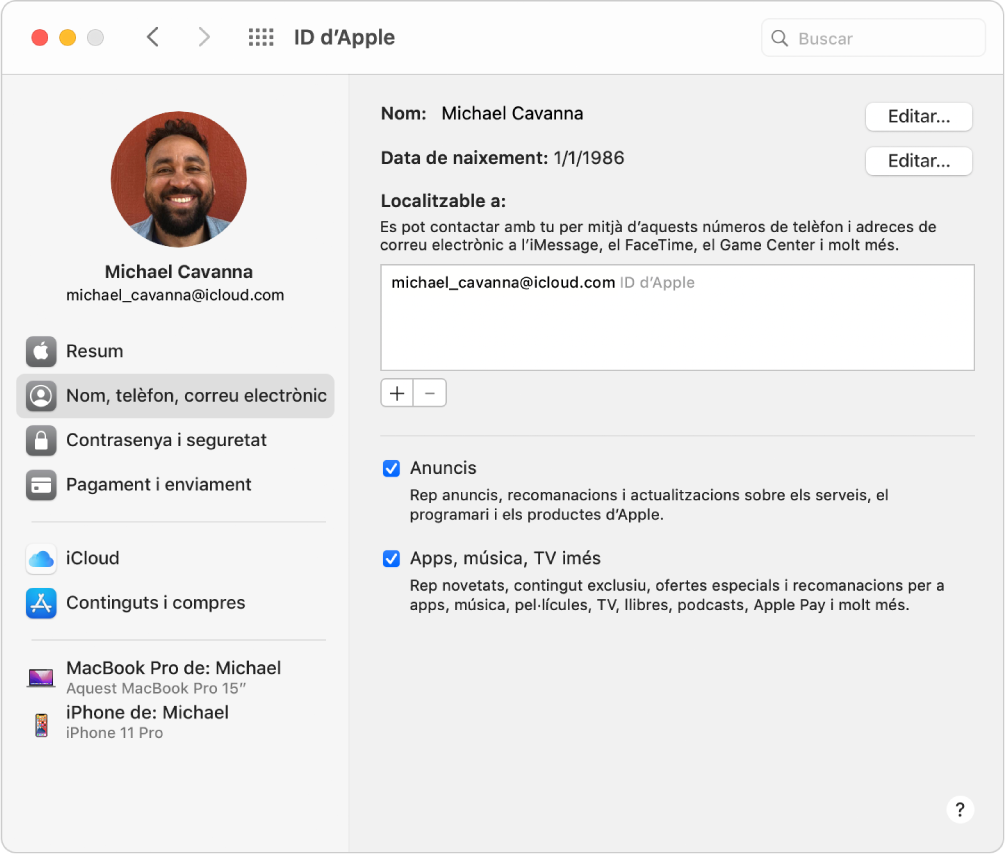 Les preferències de l’ID d’Apple, que mostren una barra lateral amb diversos tipus d’opcions de compte que pots utilitzar i el tauler de preferències “Nom, telèfon, correu electrònic” d’un compte existent.