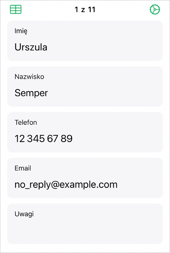 Jeden rekord w formularzu z polami przeznaczonymi dla imienia, numeru telefonu, adresu email i innych. Widoczne są także narzędzia do wyświetlania powiązanej tabeli, konfigurowania formularza oraz przełączania między rekordami.