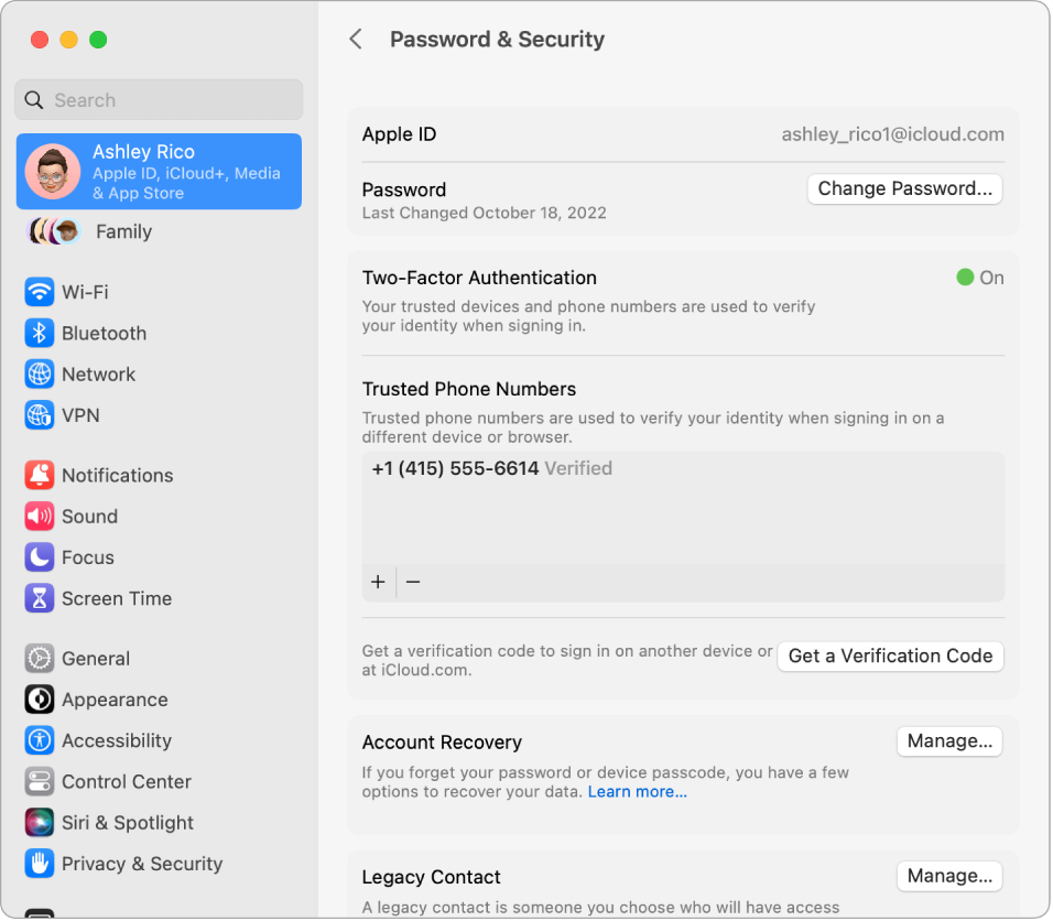 Секцията Password & Security (Парола и сигурност) на идентификатора Apple ID в System Settings (Системни настройки). От тук можете да настроите Account Recovery (Контакт за възстановяване) или Legacy Contact (Контакт за наследство).
