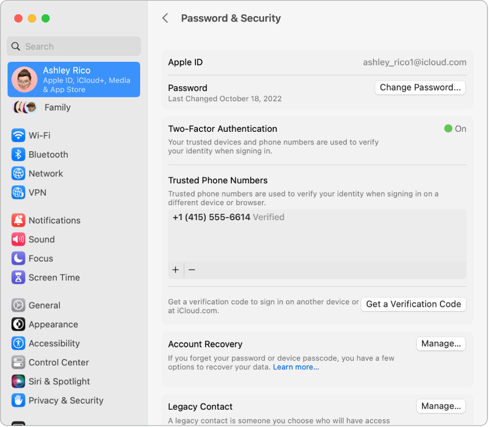 Razdelek Password and Security v Apple ID v System Settings. Tukaj lahko nastavite Account Recovery ali Legacy Contact.