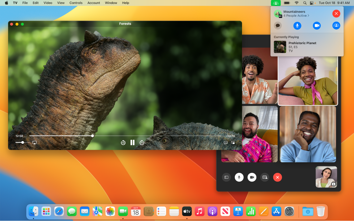 Společné sledování jedné z epizod seriálu Ted Lasso v okně aplikace Apple TV s diváky v okně FaceTimu