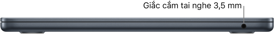 Cạnh bên phải của MacBook Air với một chú thích đến giắc cắm tai nghe 3,5 mm.