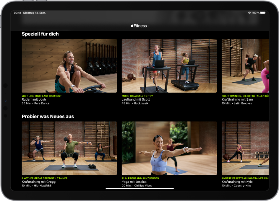Ein iPad mit Trainings von Fitness+ der Kategorien „Speziell für dich“ und „Probier was Neues aus“.