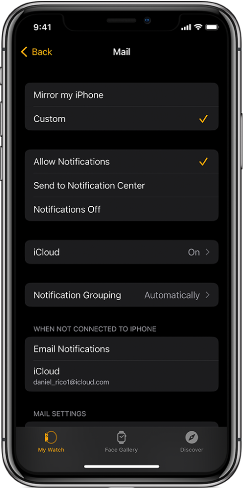 Az Apple Watch app Mail beállításai az értesítések és e-mail-fiókok beállításaival.