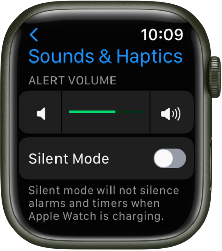 Pengaturan Bunyi & Haptik di Apple Watch, dengan penggeser Volume Peringatan di bagian atas, pengalih Mode Hening di bawahnya.