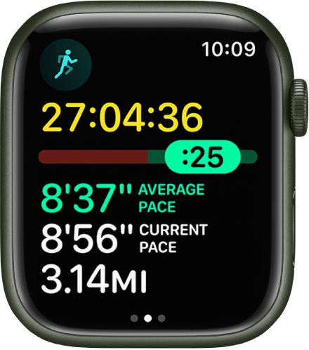 A aplicação Treino no Apple Watch com a análise de ritmo num treino de orrida ao ar livre. Na parte superior encontra-se a duração da corrida. Por baixo encontra-se um nivelador que indica o quanto está acima ou abaixo do seu ritmo. “Ritmo médio”, “Ritmo atual” e distância encontram-se abaixo.