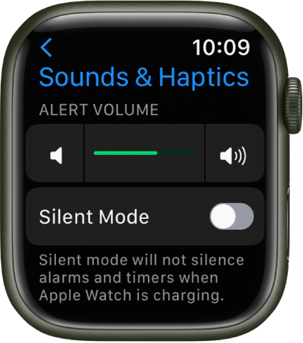 Екран параметрів «Звуки і гаптика» на Apple Watch із повзунком «Гучність оповістки» вгору та перемикачем «Режим тиші» під ним.
