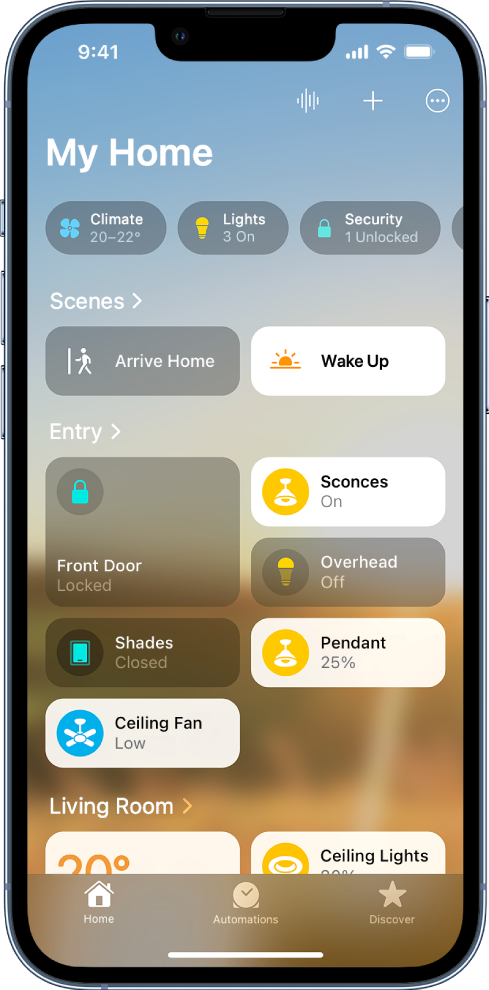 La pantalla Casa de l’app Casa mostra les categories a la part superior; ambients personalitzats, habitacions i accessoris al mig de la pantalla; i les opcions Automatitzacions i Descobrir a la part inferior.