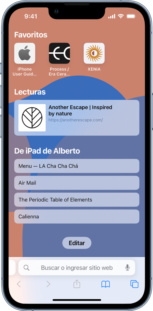 La página principal en Safari, que muestra los sitios web favoritos, un sitio web guardado en la lista de lecturas, y sitios web abiertos en otro dispositivo Apple del usuario.
