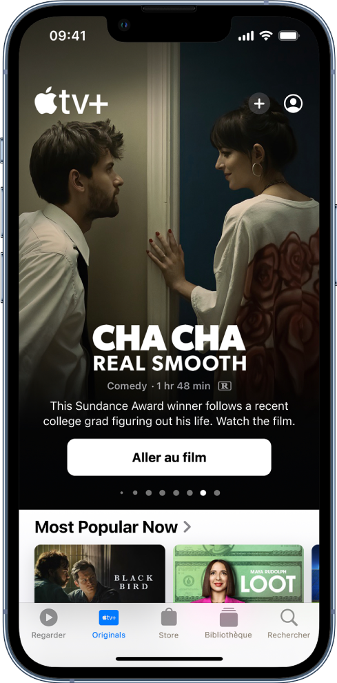 L’écran « Apple TV+ » avec une recommandation de création Apple Original au centre, au-dessus du rang « Les tendances du moment ». En bas de l’écran, de gauche à droite, se trouvent les onglets Regarder, Originals et Bibliothèque.