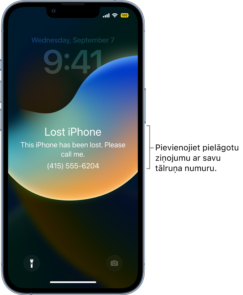 Bloķēts iPhone tālruņa ekrāns ar ziņojumu: “Lost iPhone. This iPhone has been lost. Please call me. (415) 555-6204.” Varat pievienot pielāgotu ziņojumu ar savu tālruņa numuru.