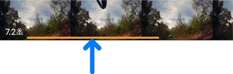 미디어 브라우저에 있는 비디오 클립 하단에 나타난 주황색 선.