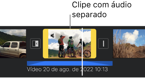 Clipe de vídeo na linha do tempo com um clipe de áudio separado em azul abaixo.